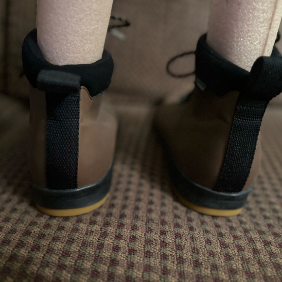 NATIVE-Chucka Style Boots. Sz 9   Keep Your Feet Dry! - Picture 4 of 6